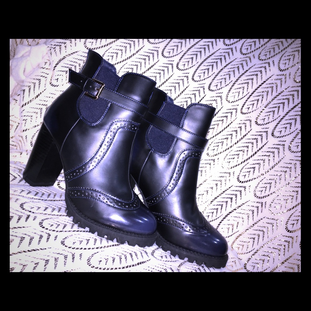 Bella Marie zip up heels